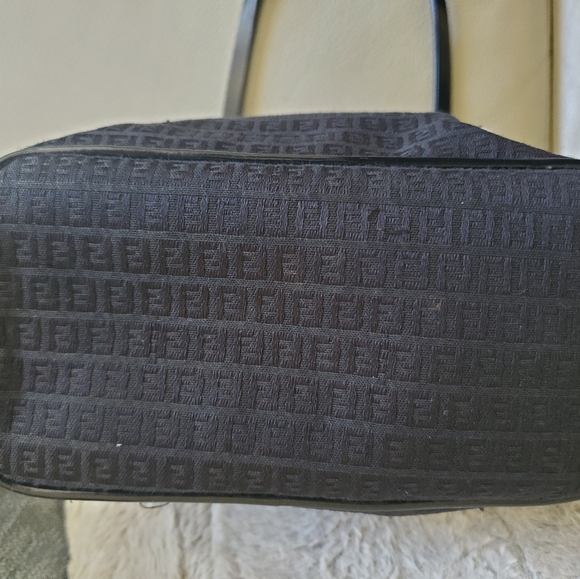 💥💥SOLD💥💥 FENDI SHOULDER BAG - Picture 5 of 8